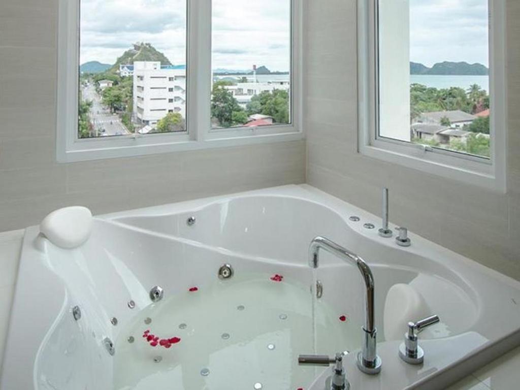 Prachuap Grand Hotel Prachuap Khiri Khan Buitenkant foto