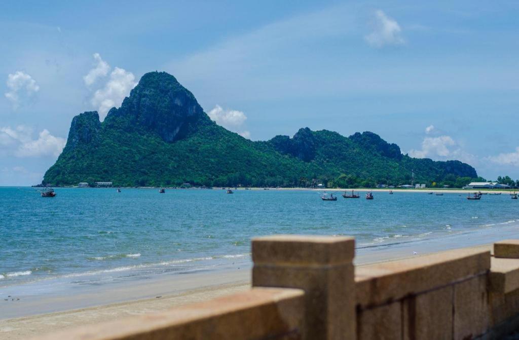 Prachuap Grand Hotel Prachuap Khiri Khan Buitenkant foto